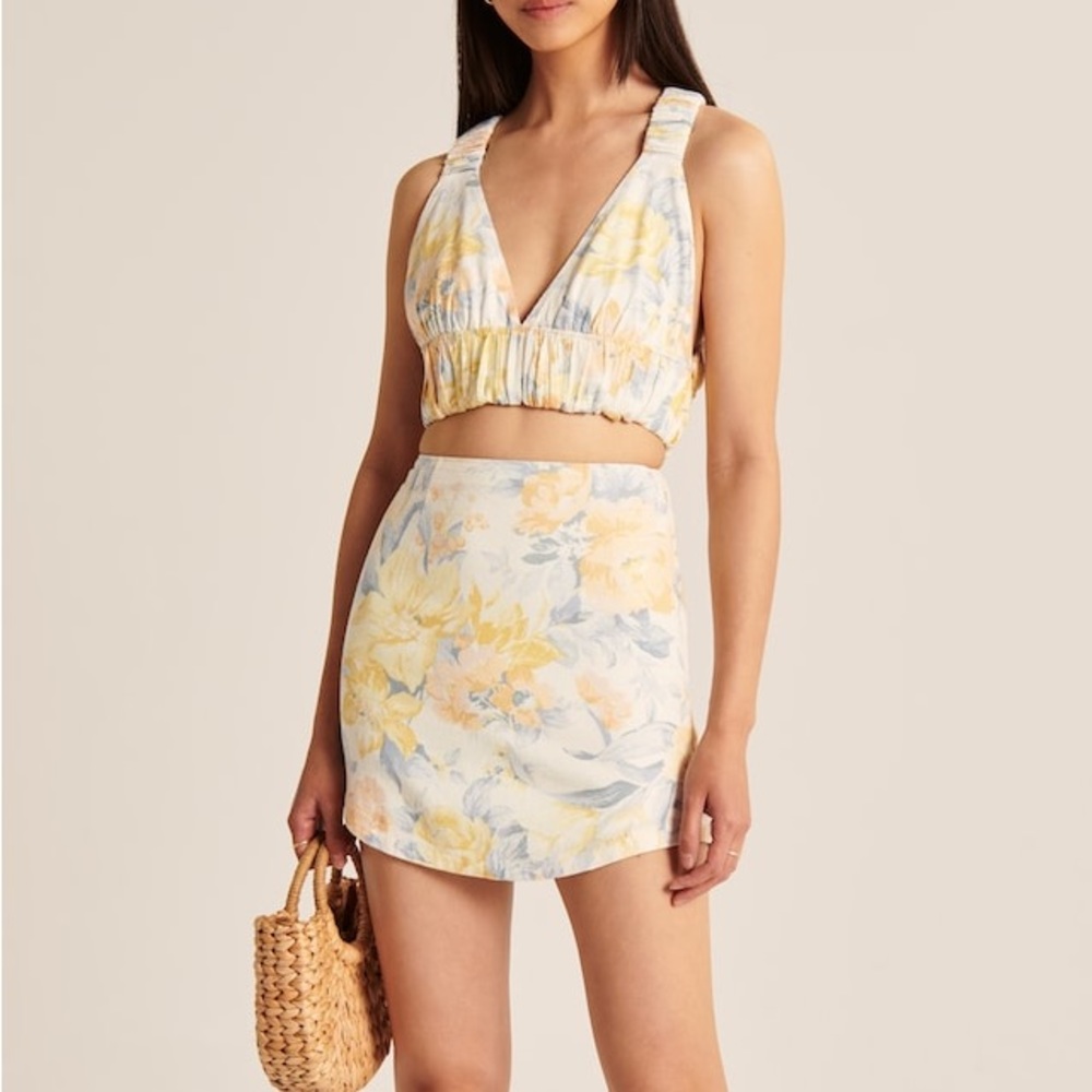 NWOT Abercrombie & Fitch Floral Curved Hem Linen-Blend Mini Skirt